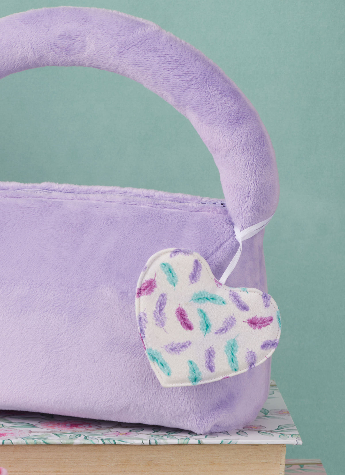 Simplicity S9968 sewing pattern envelope showing zipped bags