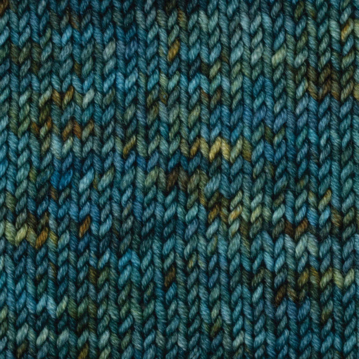 Skein of Symfonie Viva DK merino yarn in Gulf Coast