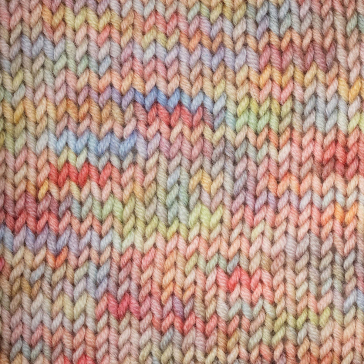 Skein of Symfonie Viva DK merino yarn in Sugar Cloud