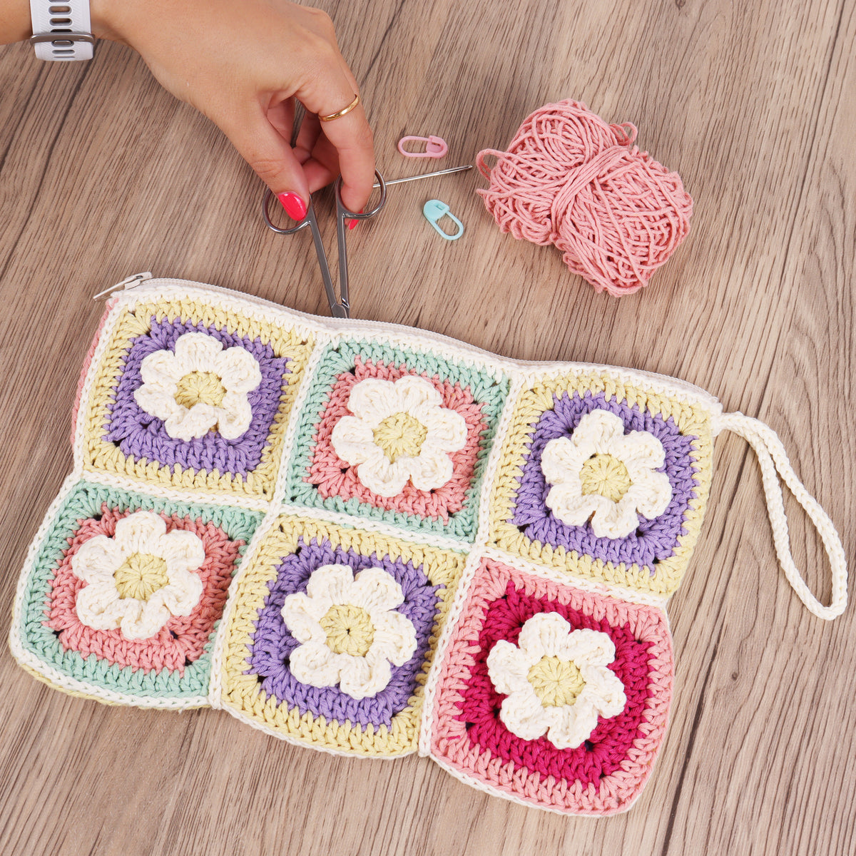 Crocheted bag with zip from the Trimits kit