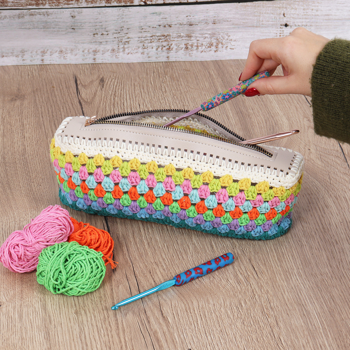 Striped crocheted bag with zip