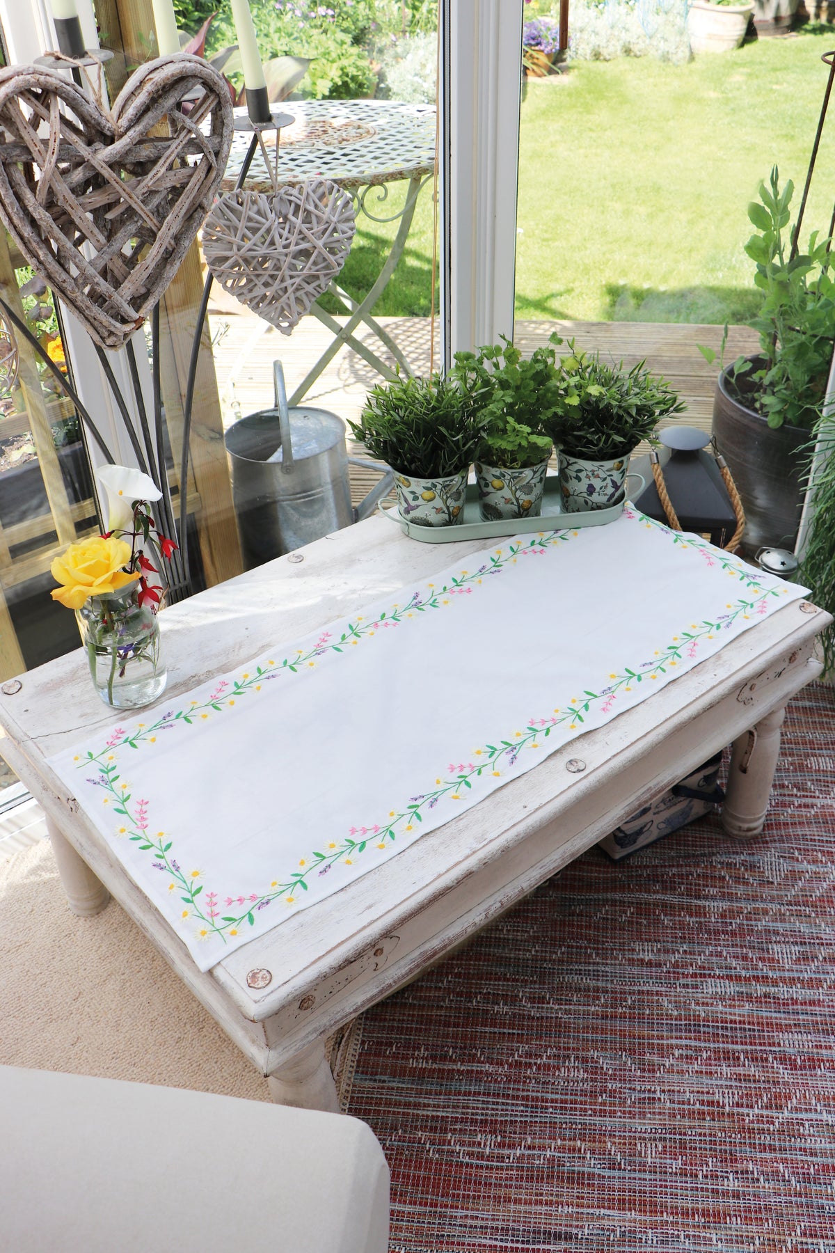 Trimits Daisy Chain embroidery table runner kit with printed design