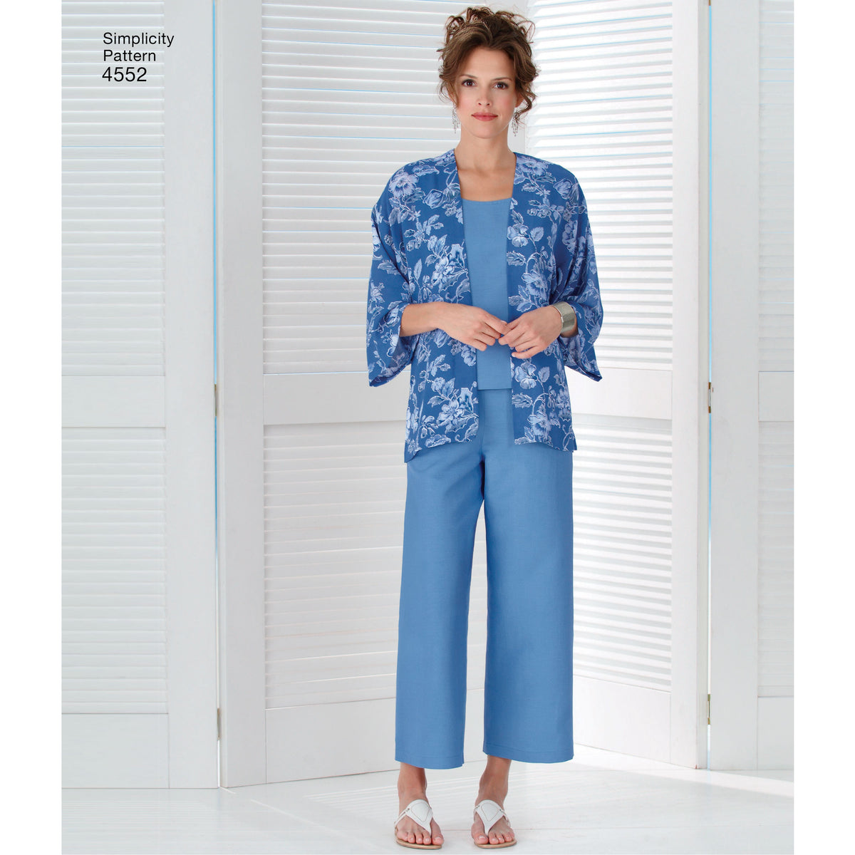 Simplicity S4552 sewing pattern envelope showing misses' casual wear
