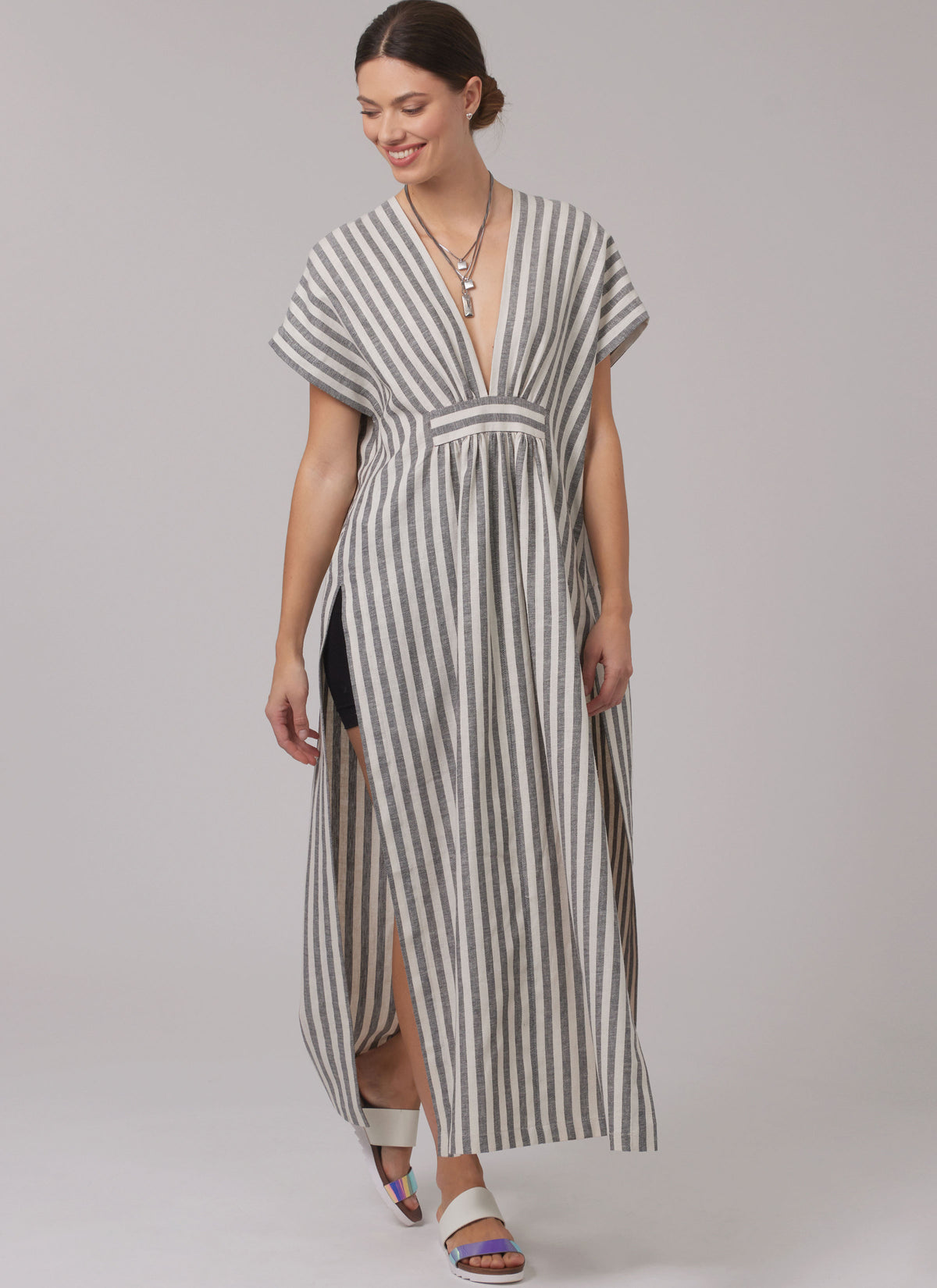 New Look sewing pattern N6795 envelope showing a caftan with a deep V-neckline