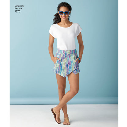 Simplicity 1370 pattern envelope showing skorts, shorts and mini skirts