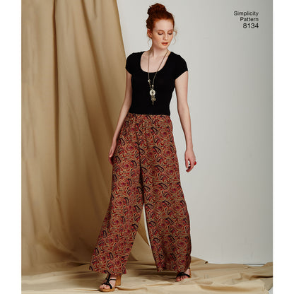 Simplicity 8134 sewing pattern envelope showing misses' trousers, culottes and shorts designs