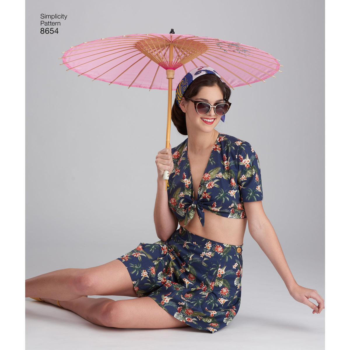 Simplicity sewing pattern S8654 envelope showing knot front top