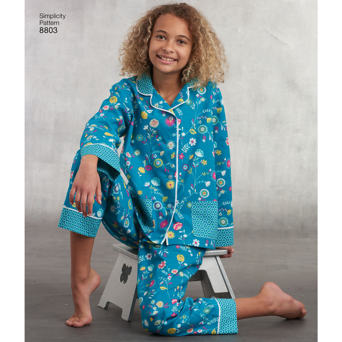 Simplicity S8803 sewing pattern envelope showing mother & daughter lounge set