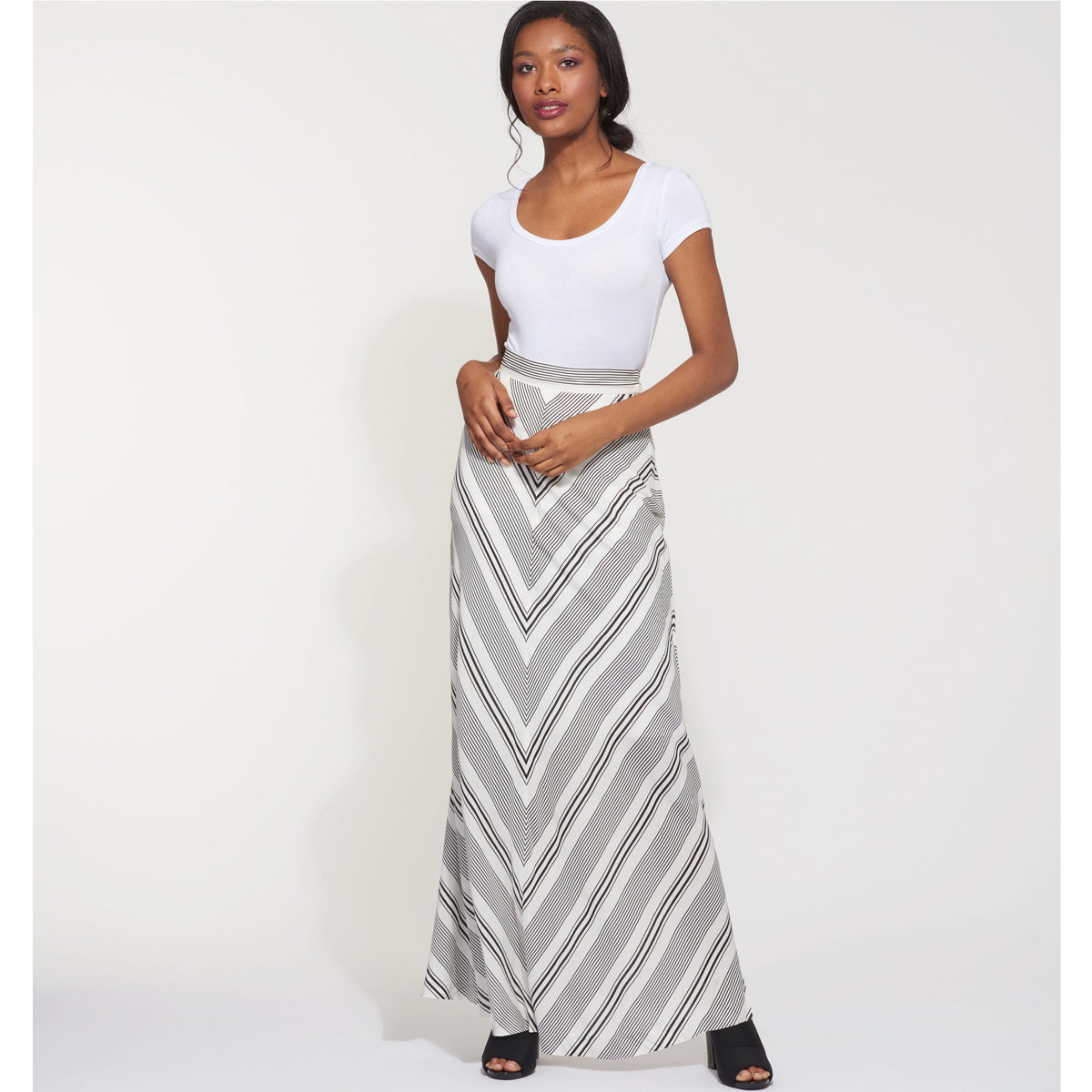 Simplicity S8885 sewing pattern envelope showing misses' skirt designs