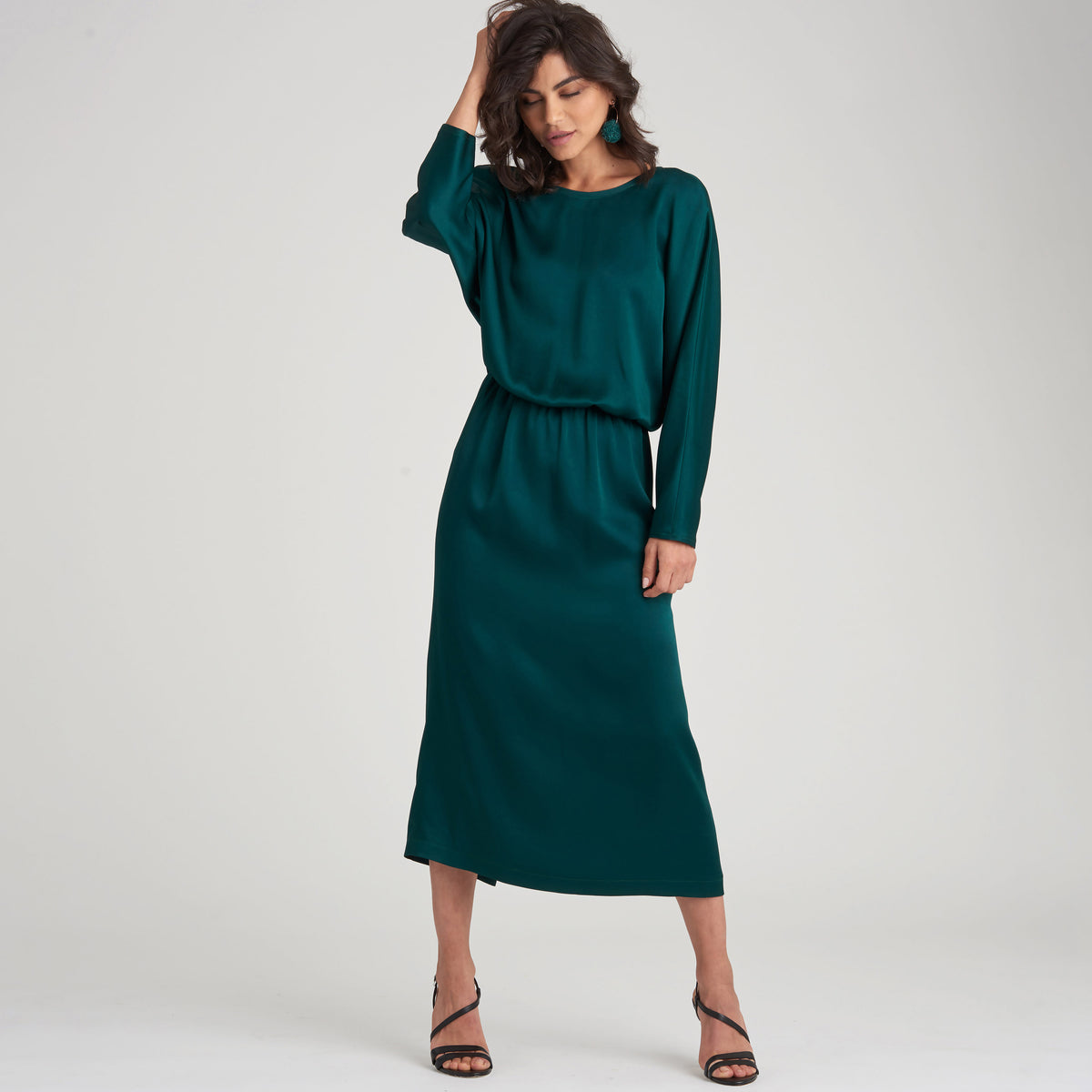 Simplicity S9010 sewing pattern envelope showing loose-fit dresses
