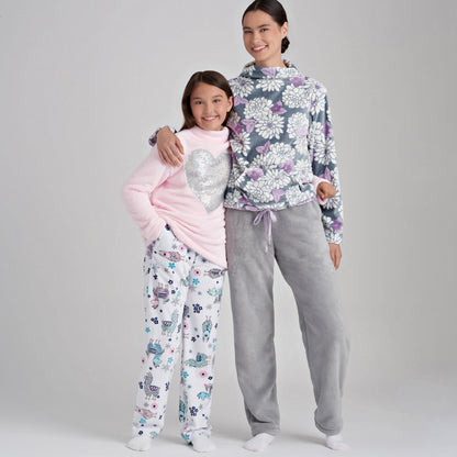 Simplicity S9019 sewing pattern envelope showing sleepwear