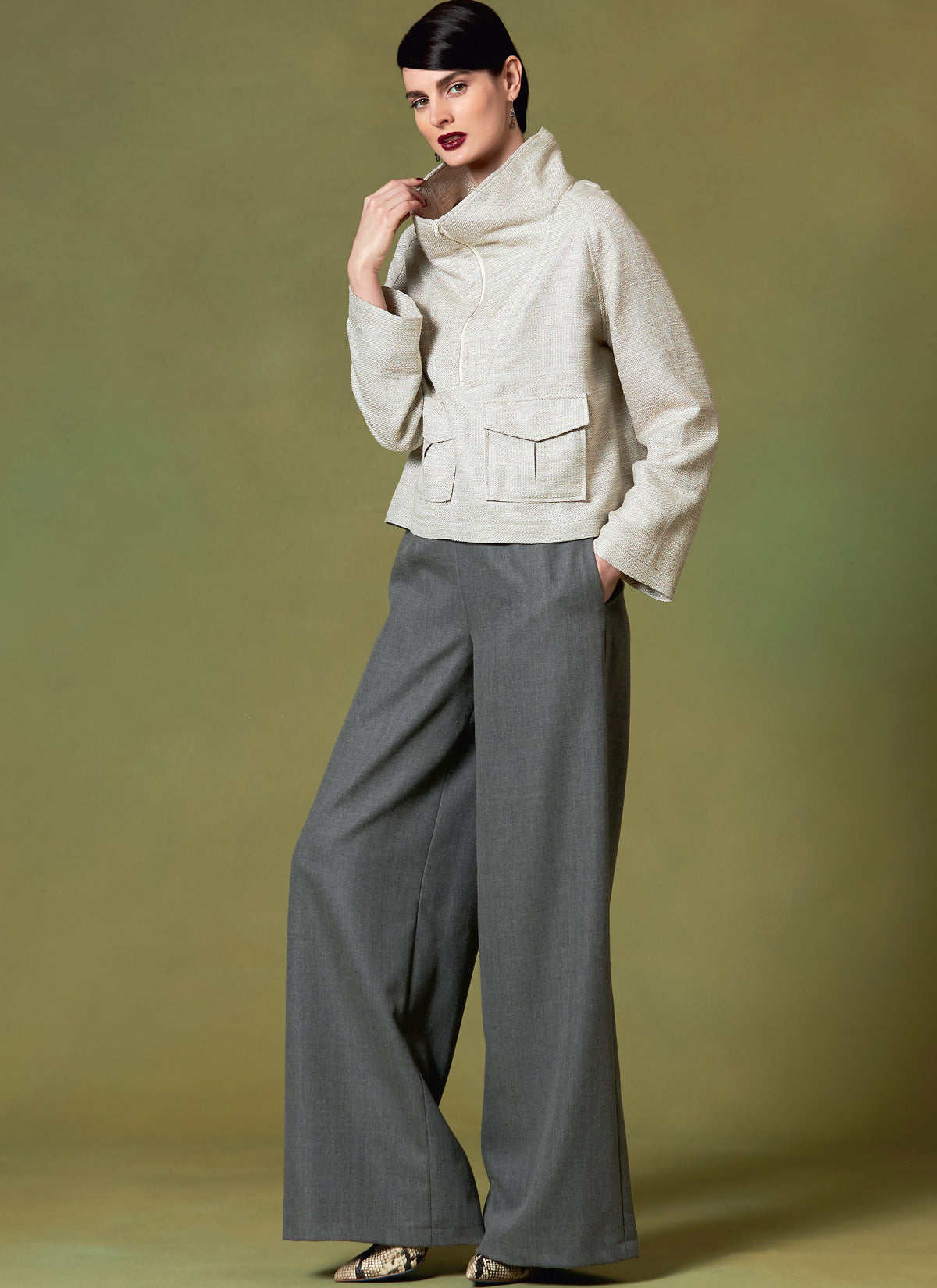 Vogue Patterns V1642 pattern envelope showing very loose-fitting top