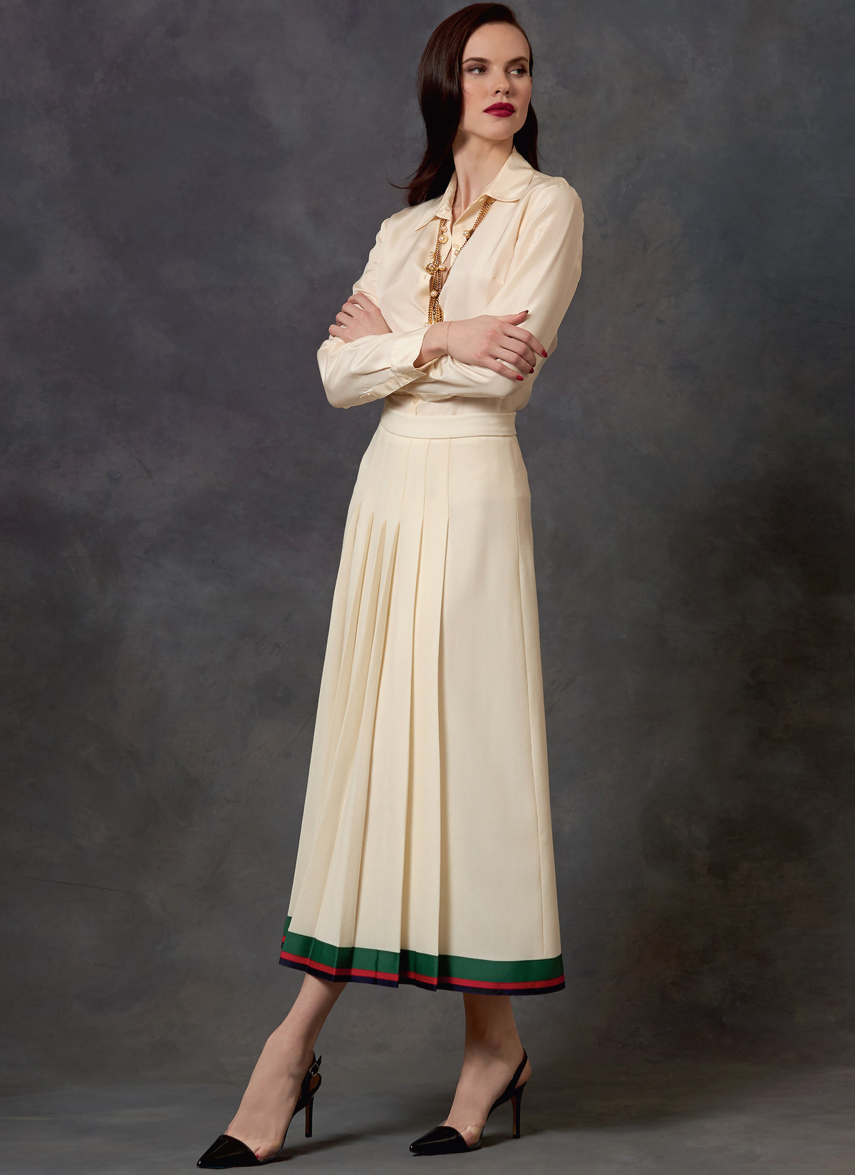 Vogue Patterns V1643 pattern envelope showing semi-fitted, lined jacket with button front
