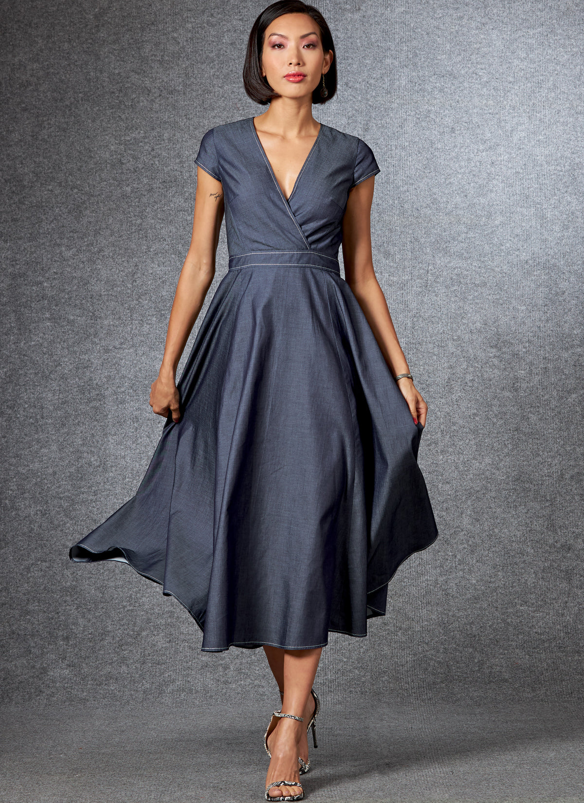 Vogue Patterns V1672 pattern envelope showing lined dress with a fitted bodice