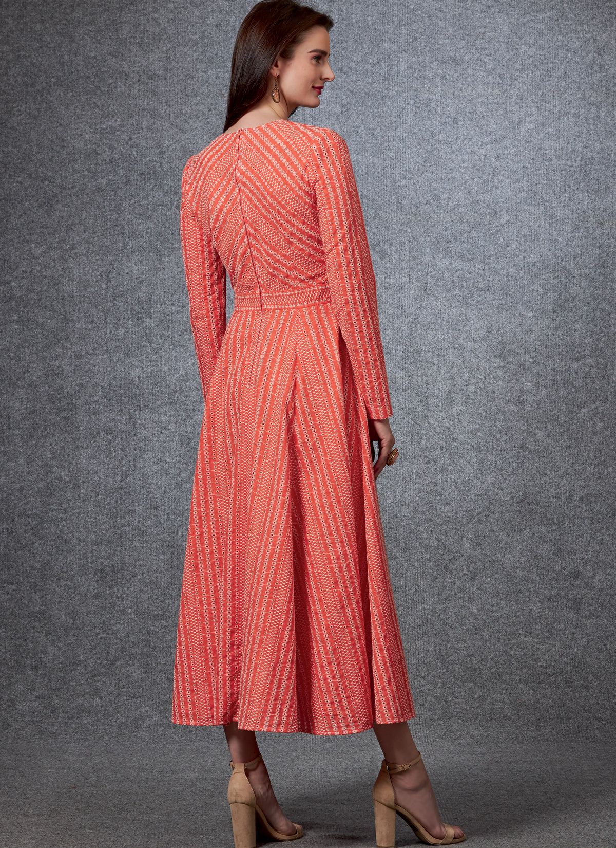 Vogue Patterns V1672 pattern envelope showing lined dress with a fitted bodice