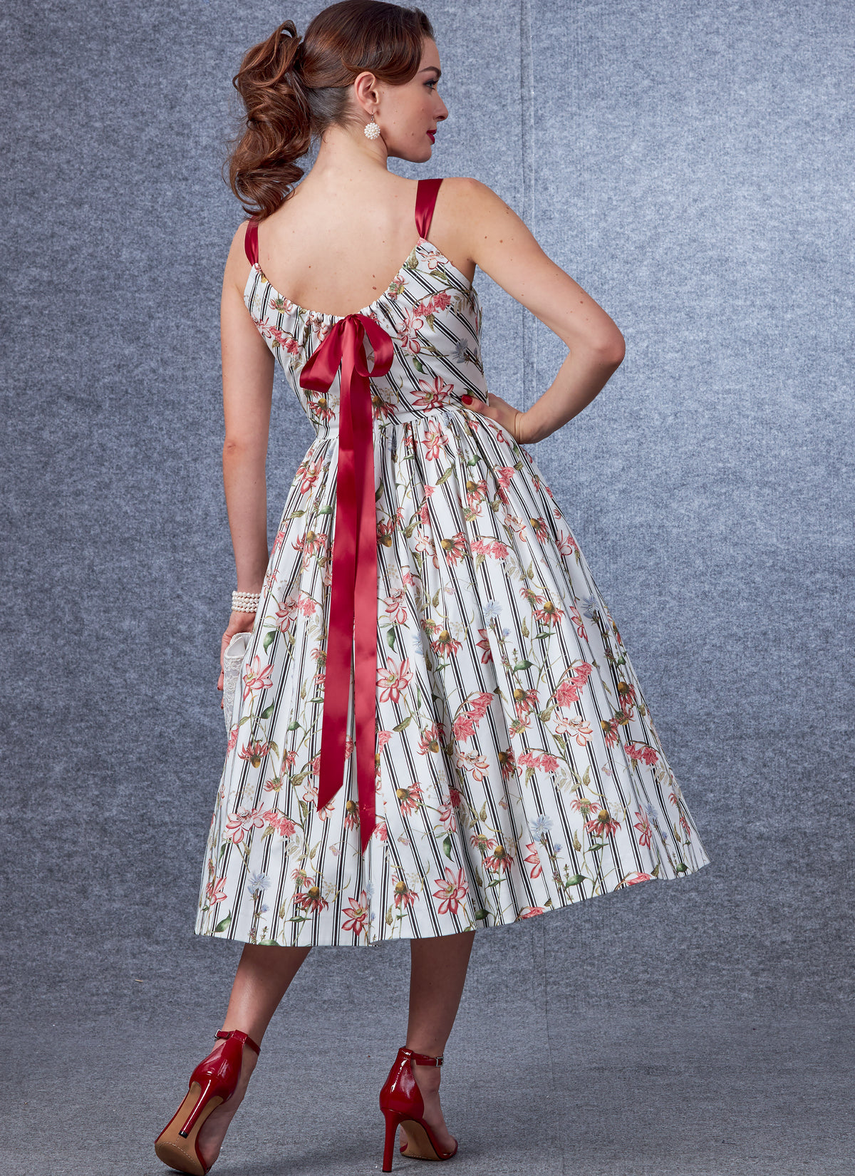 Vogue Patterns V1696 pattern envelope showing pullover, sleeveless dress