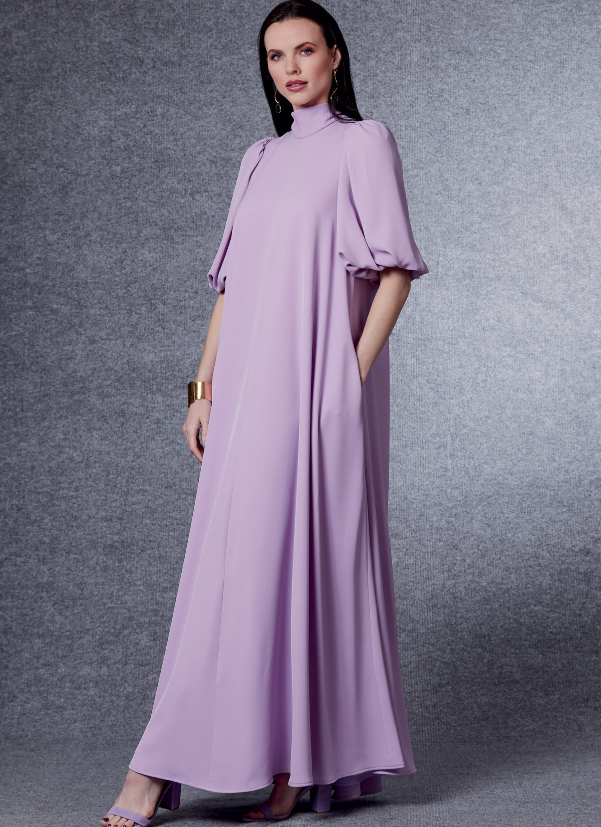 Vogue Patterns V1723 pattern envelope showing very loose-fitting, lined pullover dress