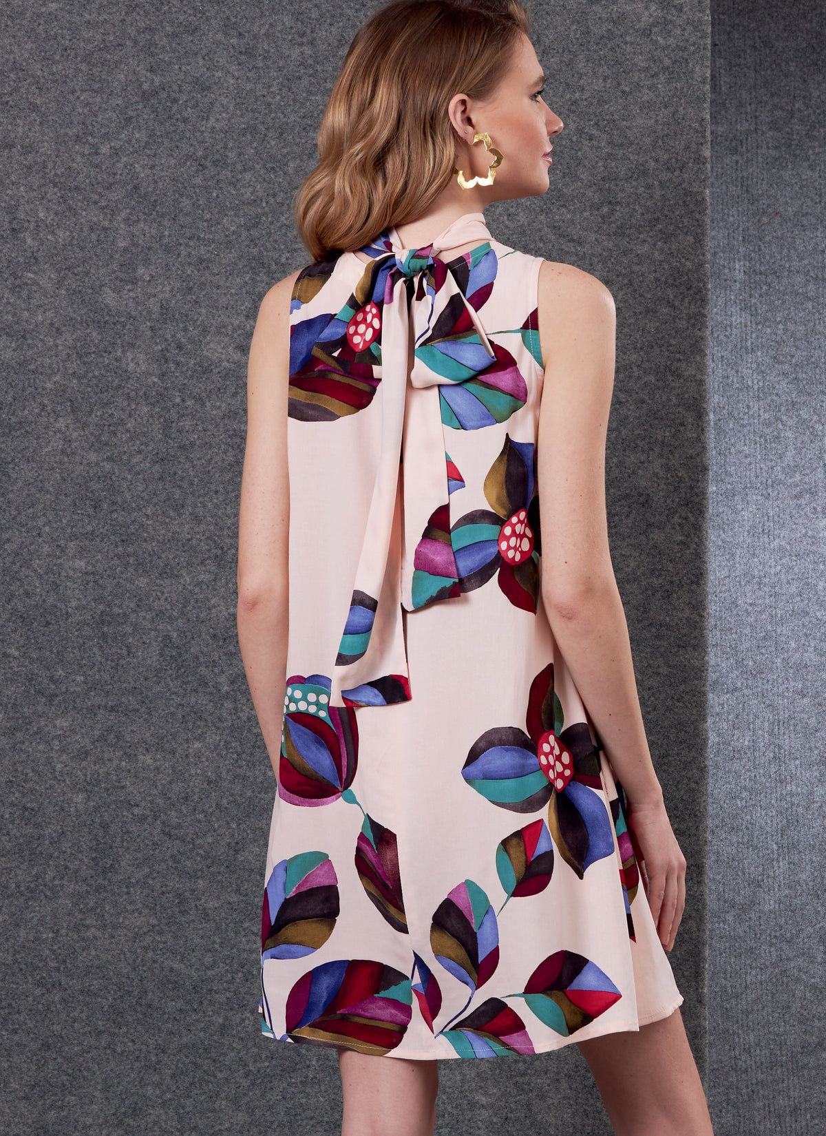 Vogue Patterns V1802 pattern envelope showing loose-fitting pullover dress