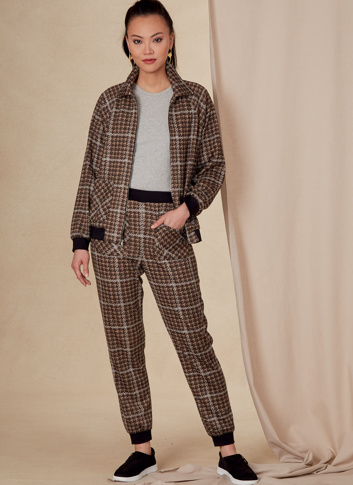 Vogue Patterns V1832 envelope showing semi-fitted jackets with separating zips