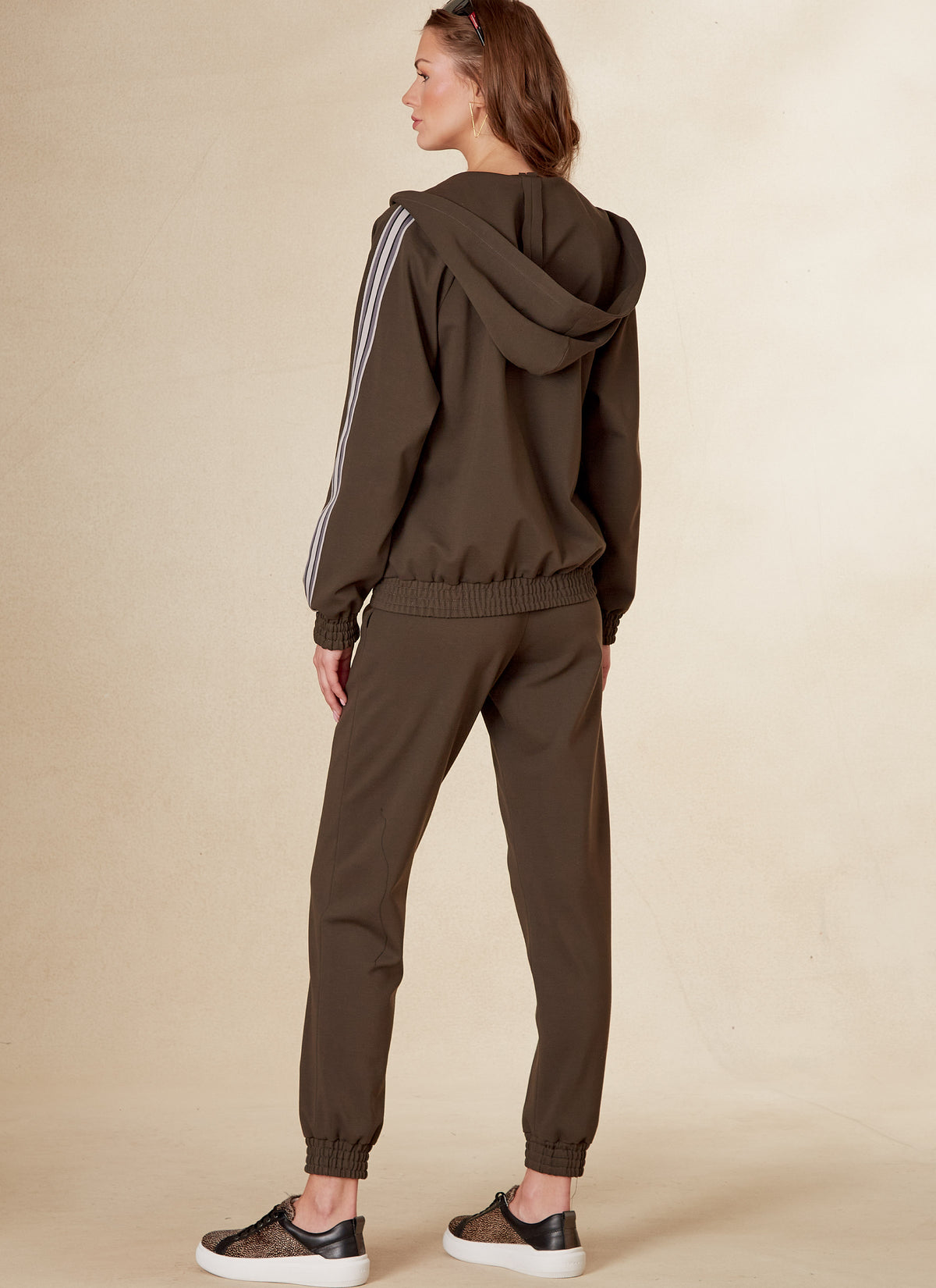 Vogue Patterns V1832 envelope showing semi-fitted jackets with separating zips