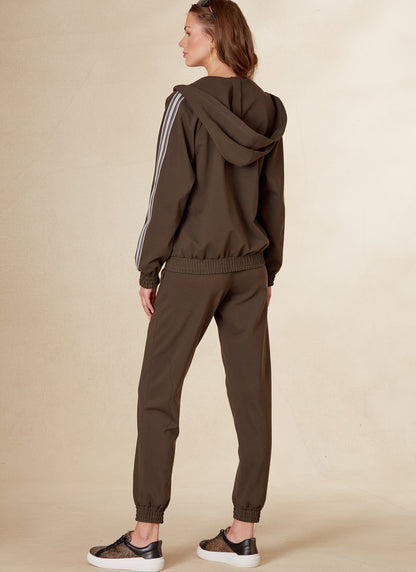 Vogue Patterns V1832 envelope showing semi-fitted jackets with separating zips