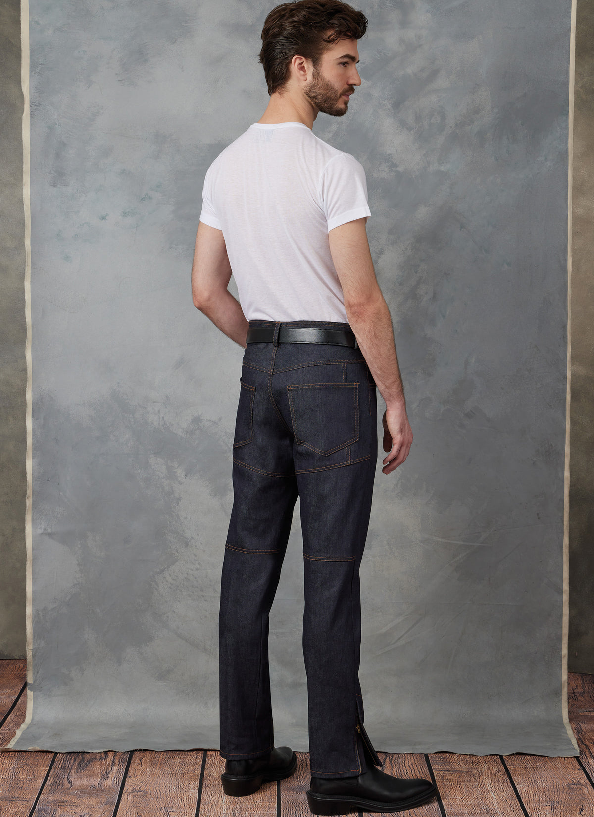 Vogue Patterns V1915 envelope showing the men's tapered leg jeans designs