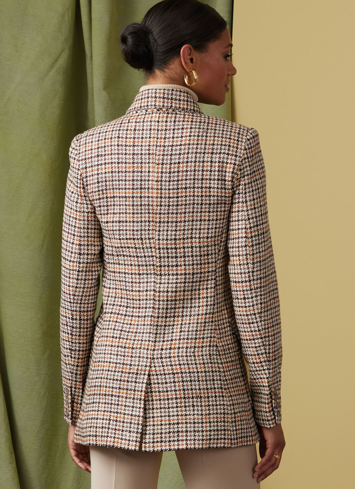 Vogue Patterns V1927 envelope showing the double-breasted lined jacket designs