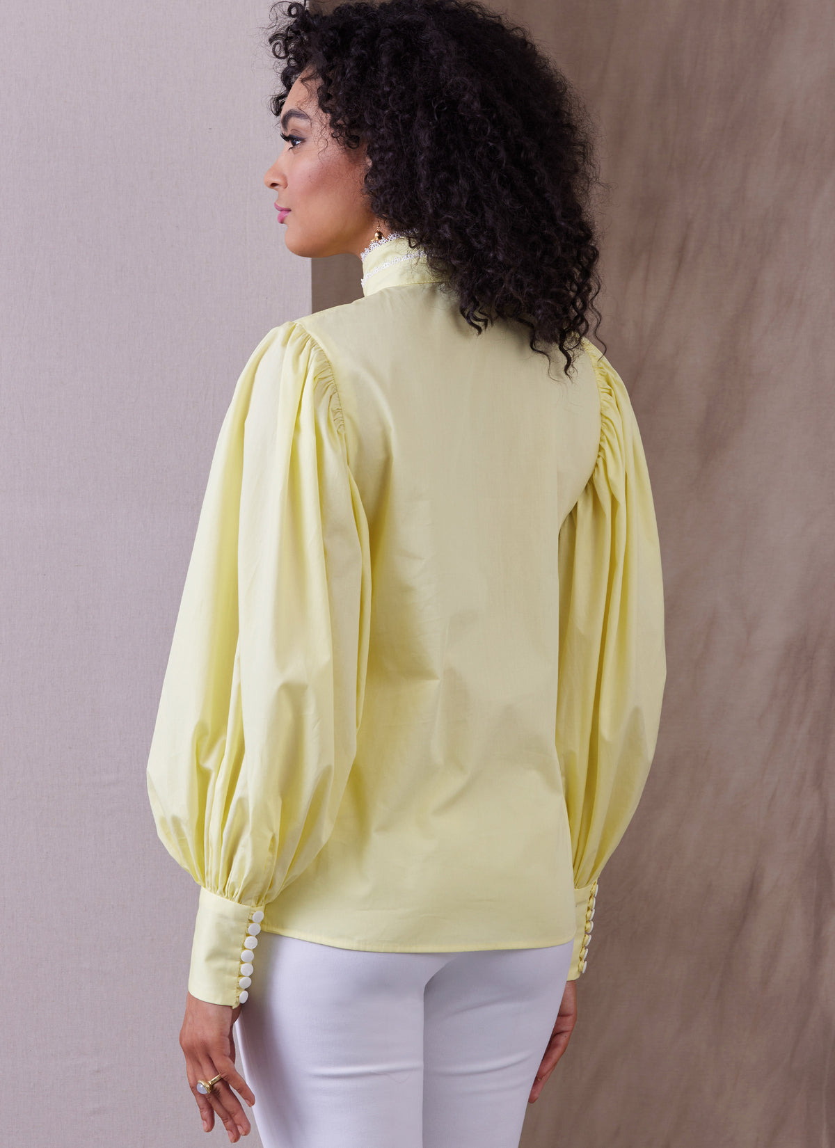Vogue Patterns V1939 envelope showing the loose-fitting top with gathered sleeves