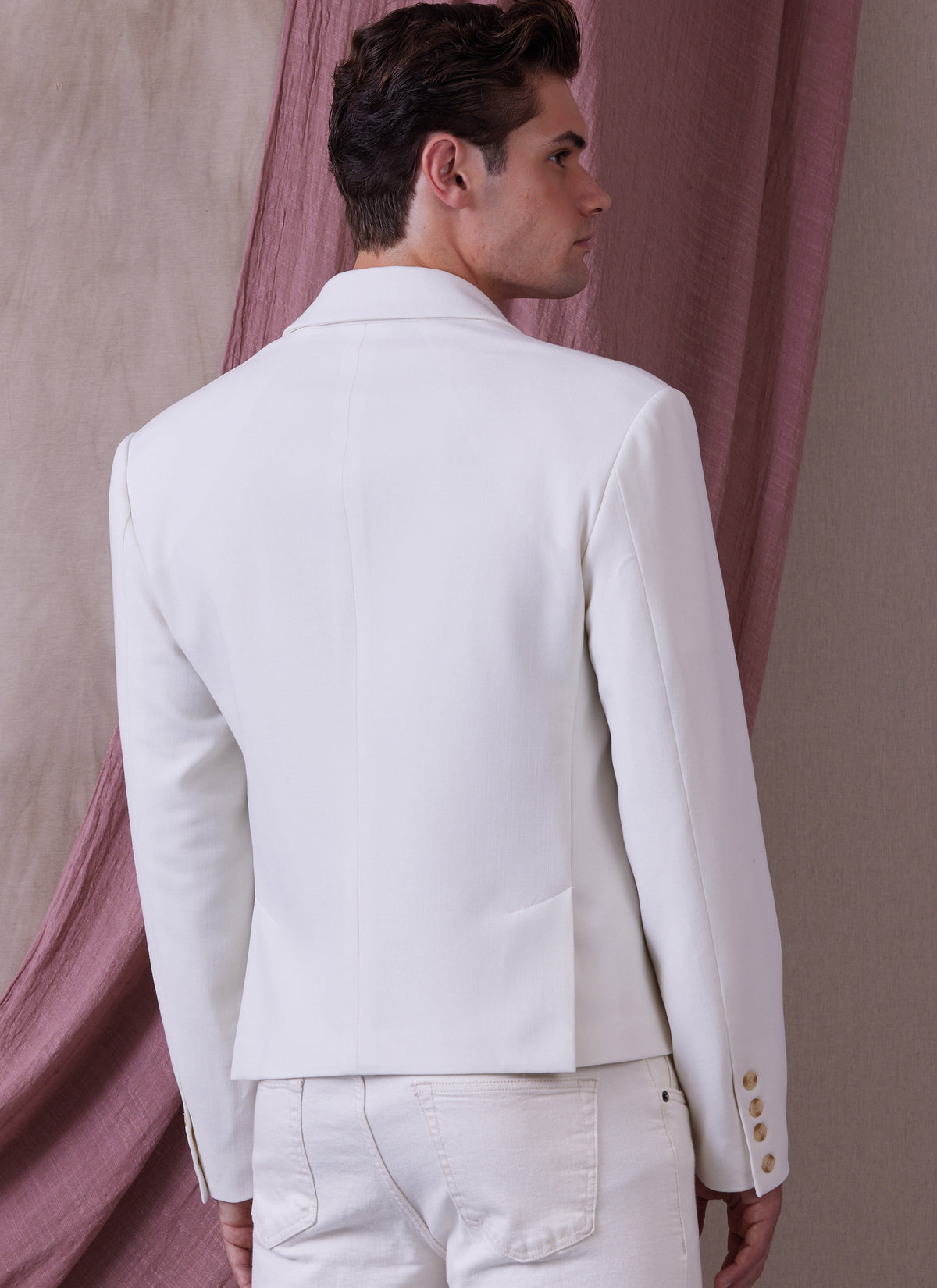 Vogue Patterns V1946 envelope showing the loose-fitting, unlined men's jacket