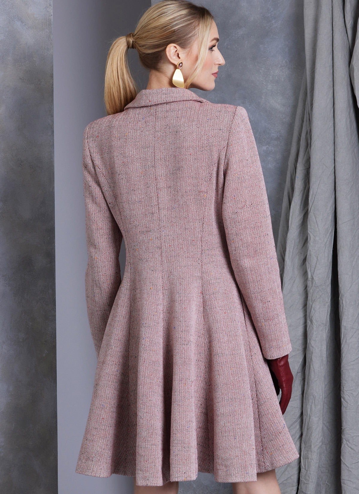 Vogue Patterns V1971 envelope showing the double-breasted coat designs