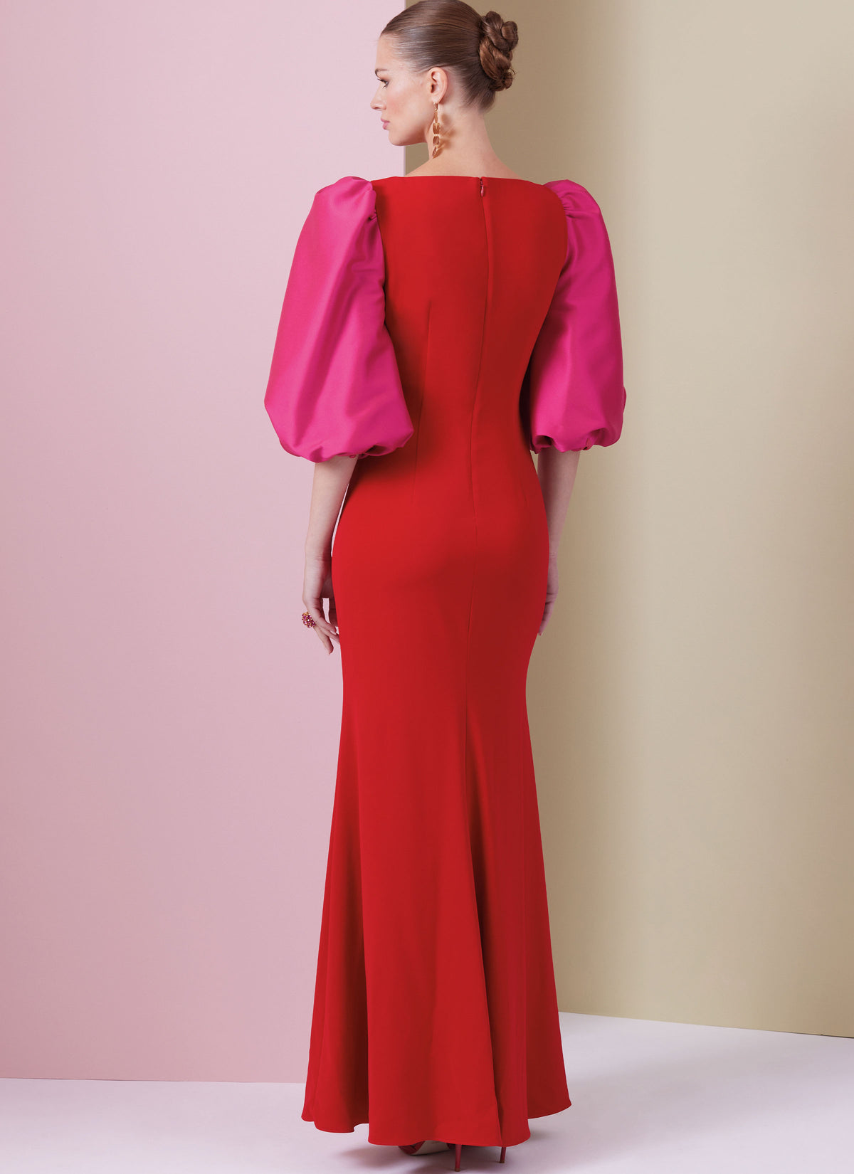 Vogue Patterns V2009 envelope showing sweetheart neckline dress designs
