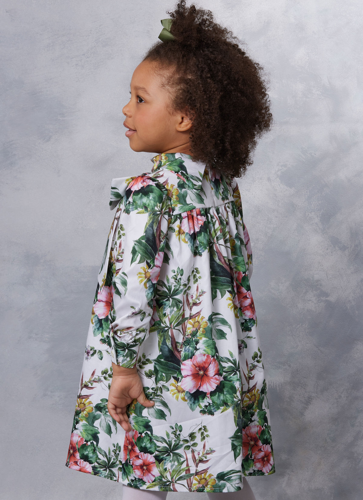 Vogue Patterns V2059 pattern envelope showing a lined girls' dress