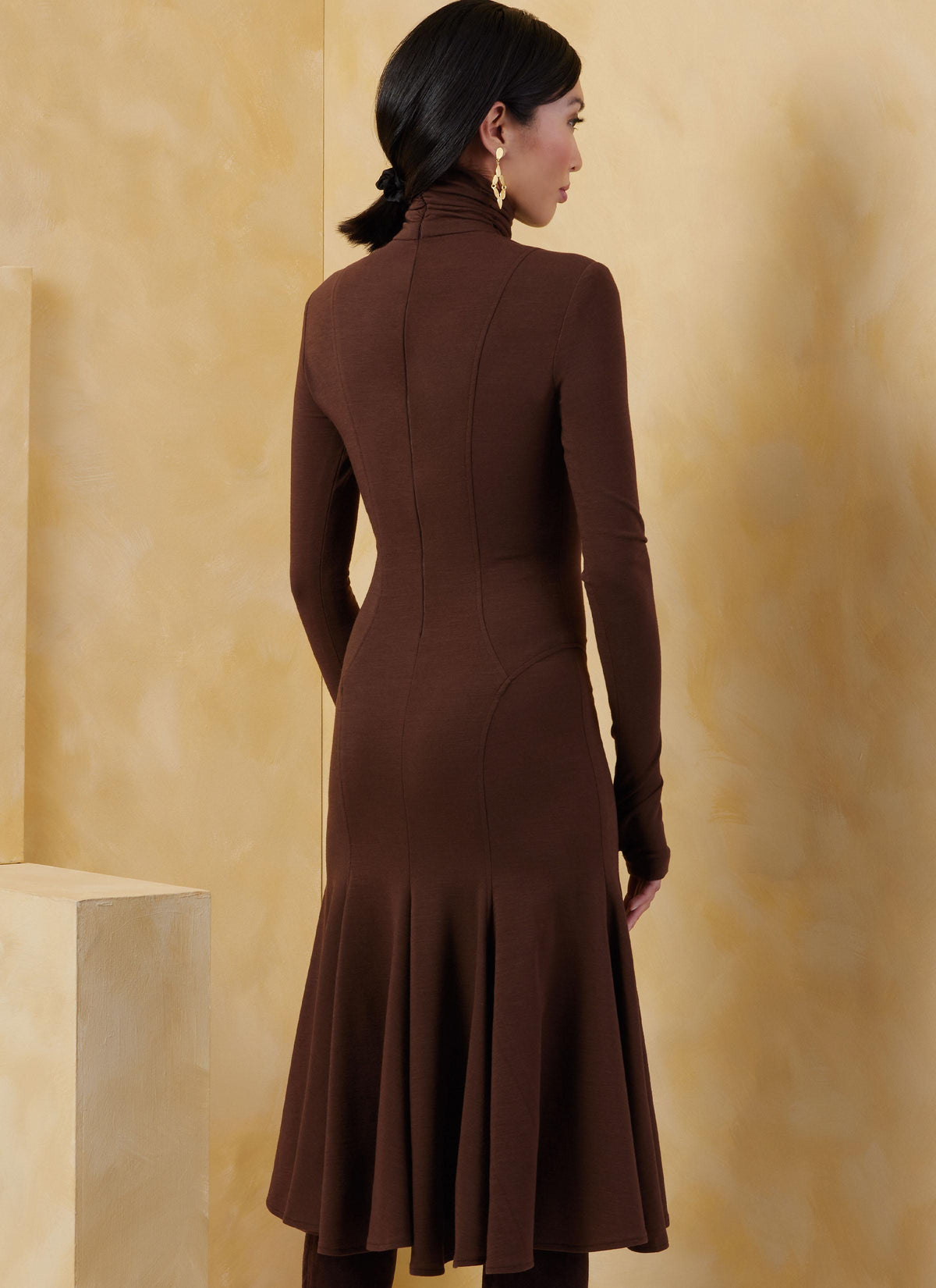 Vogue Patterns V2064 pattern envelope showing a close-fitting dress with trumpet hem