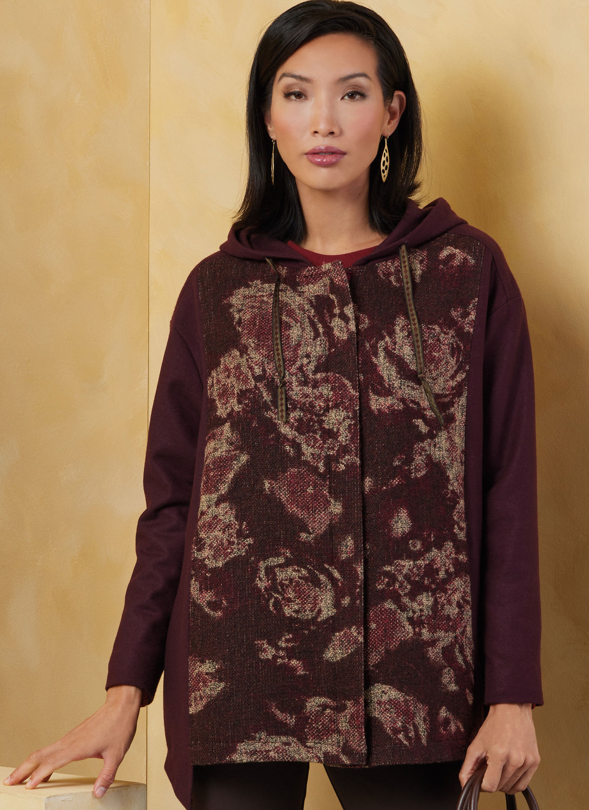 Vogue Patterns V2067 pattern envelope showing a loose-fitting top