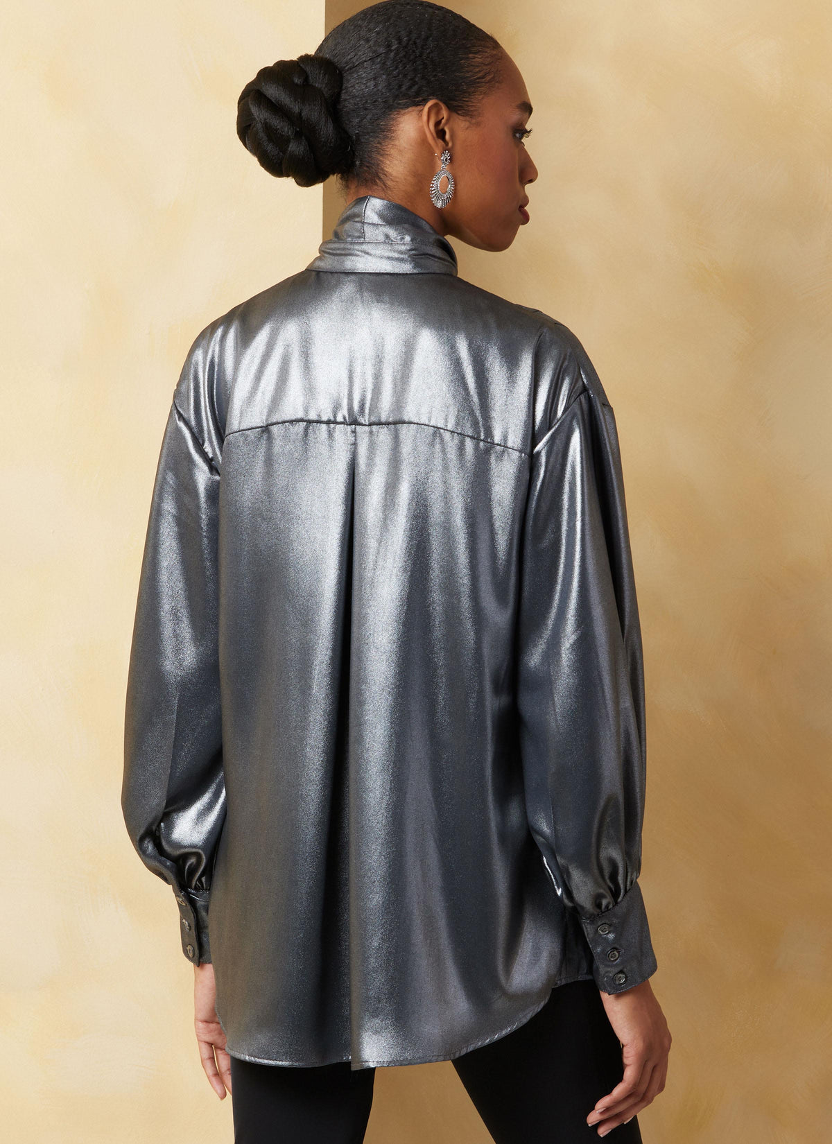 Vogue Patterns V2068 pattern envelope showing a very loose-fitting poet-style top