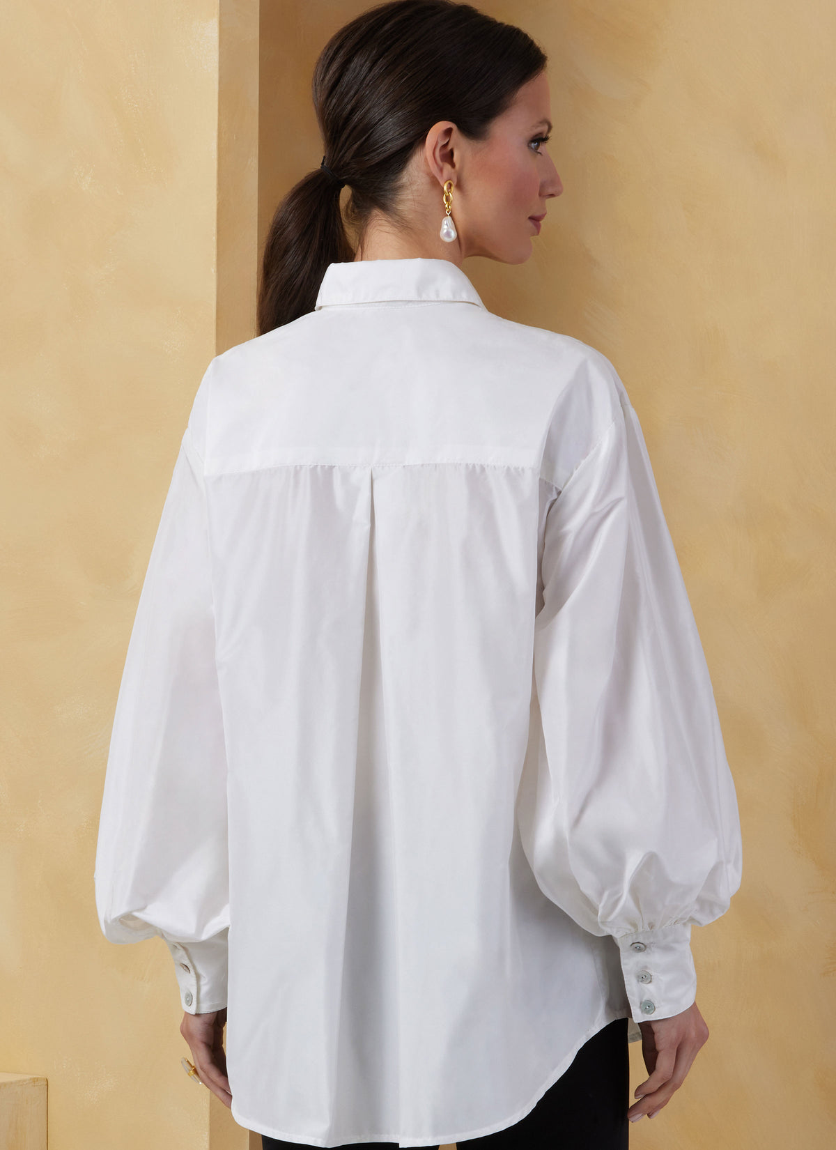 Vogue Patterns V2068 pattern envelope showing a very loose-fitting poet-style top