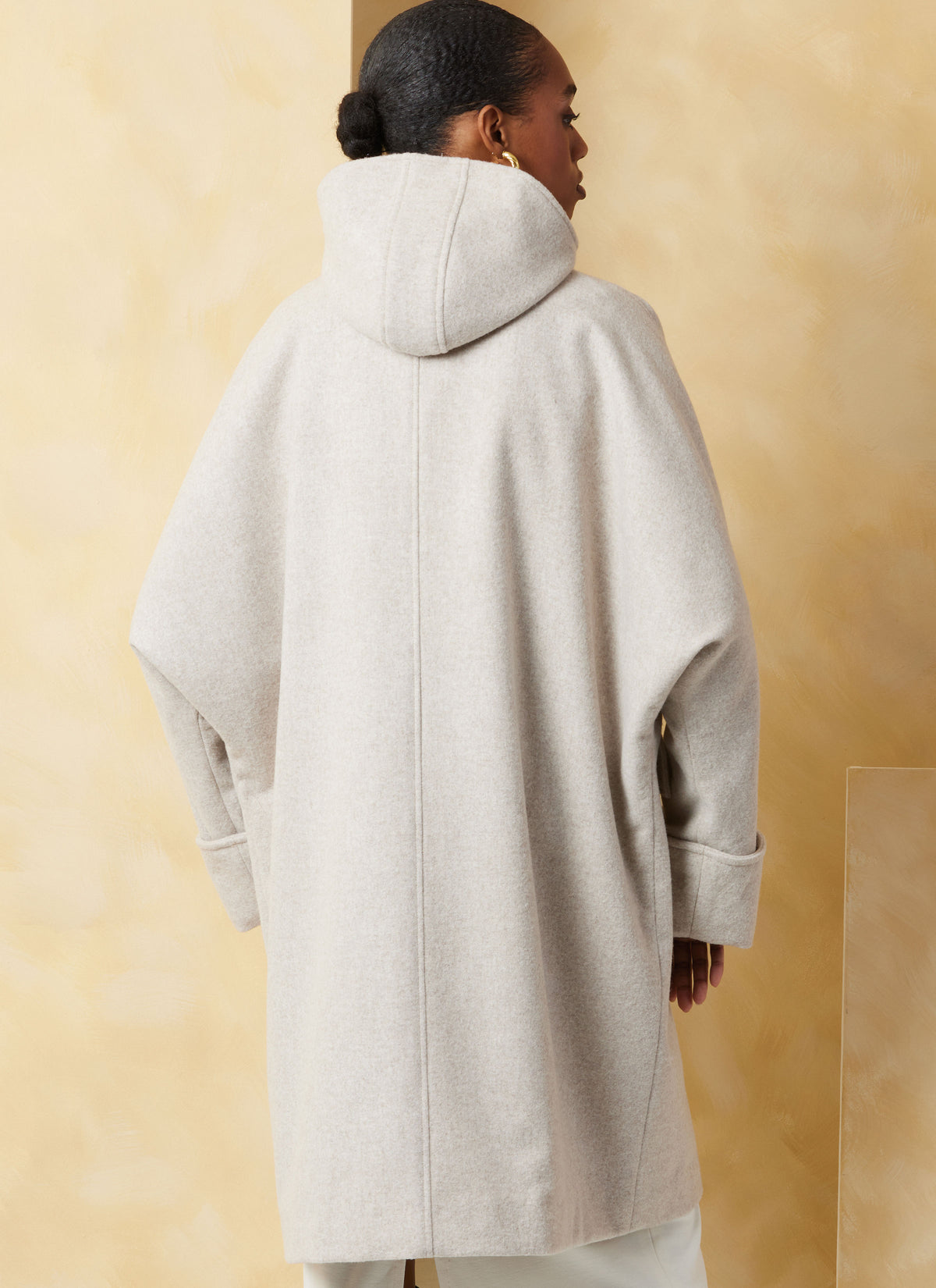 Vogue Patterns V2075 pattern envelope showing the coat designs