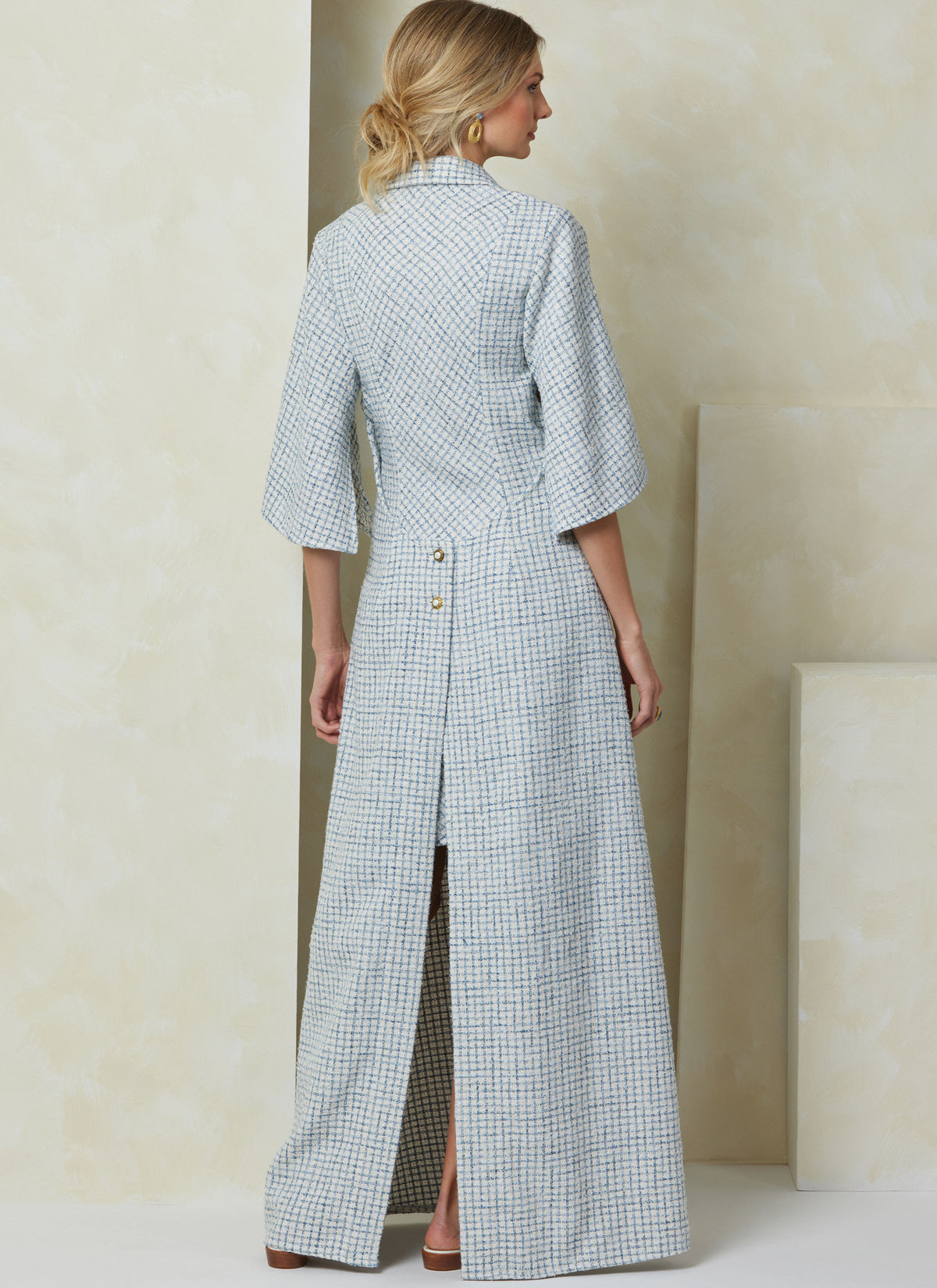 Vogue Patterns V2083 pattern envelope showing the dress designs