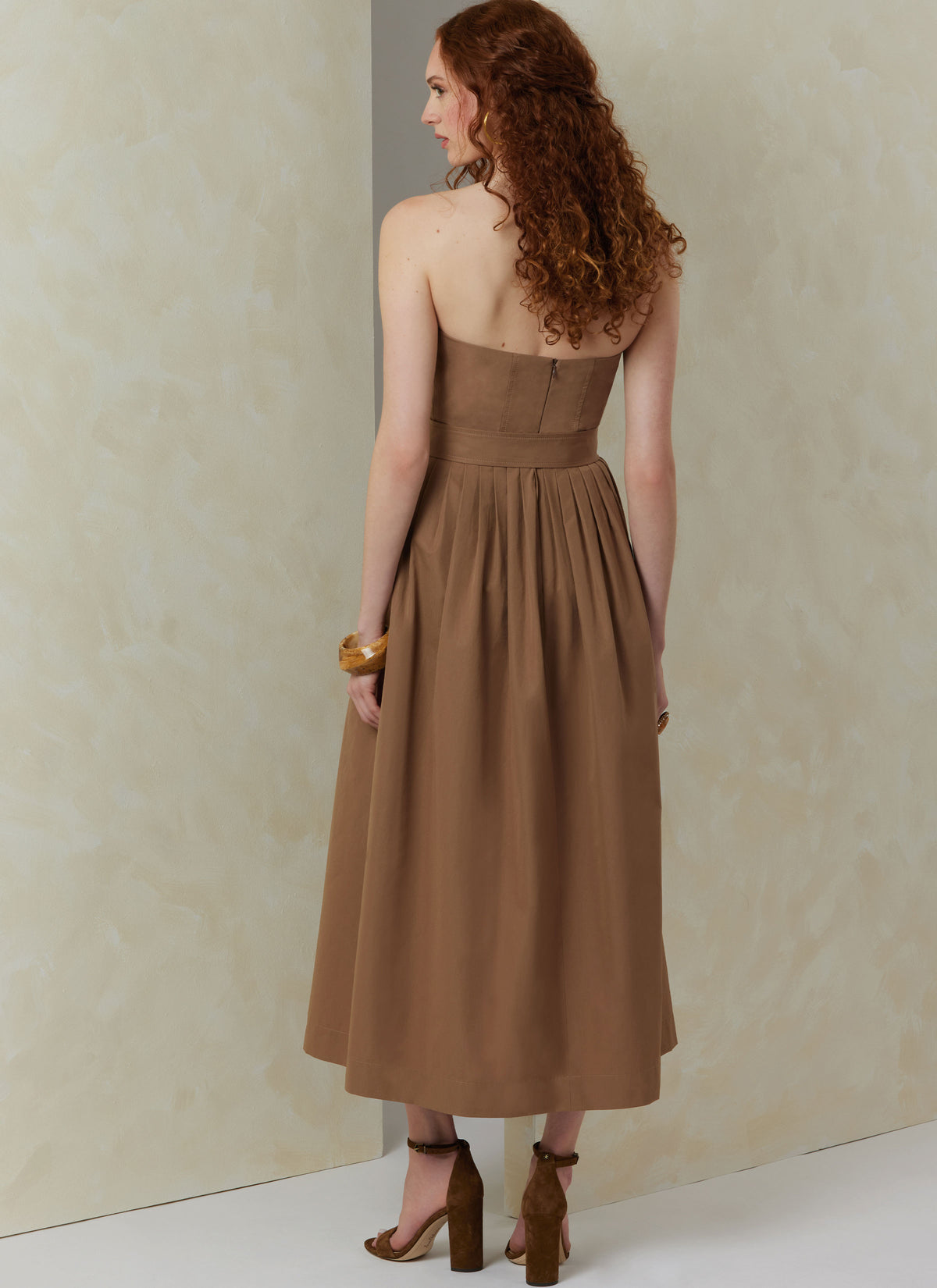 Vogue Patterns V2084 pattern envelope showing the dress designs