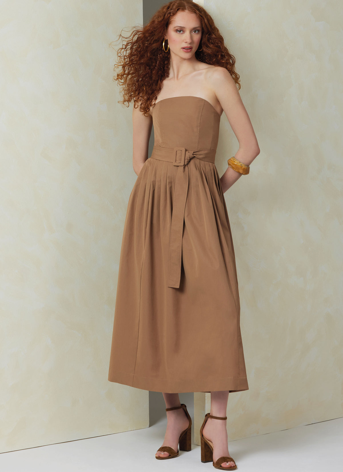 Vogue Patterns V2084 pattern envelope showing the dress designs