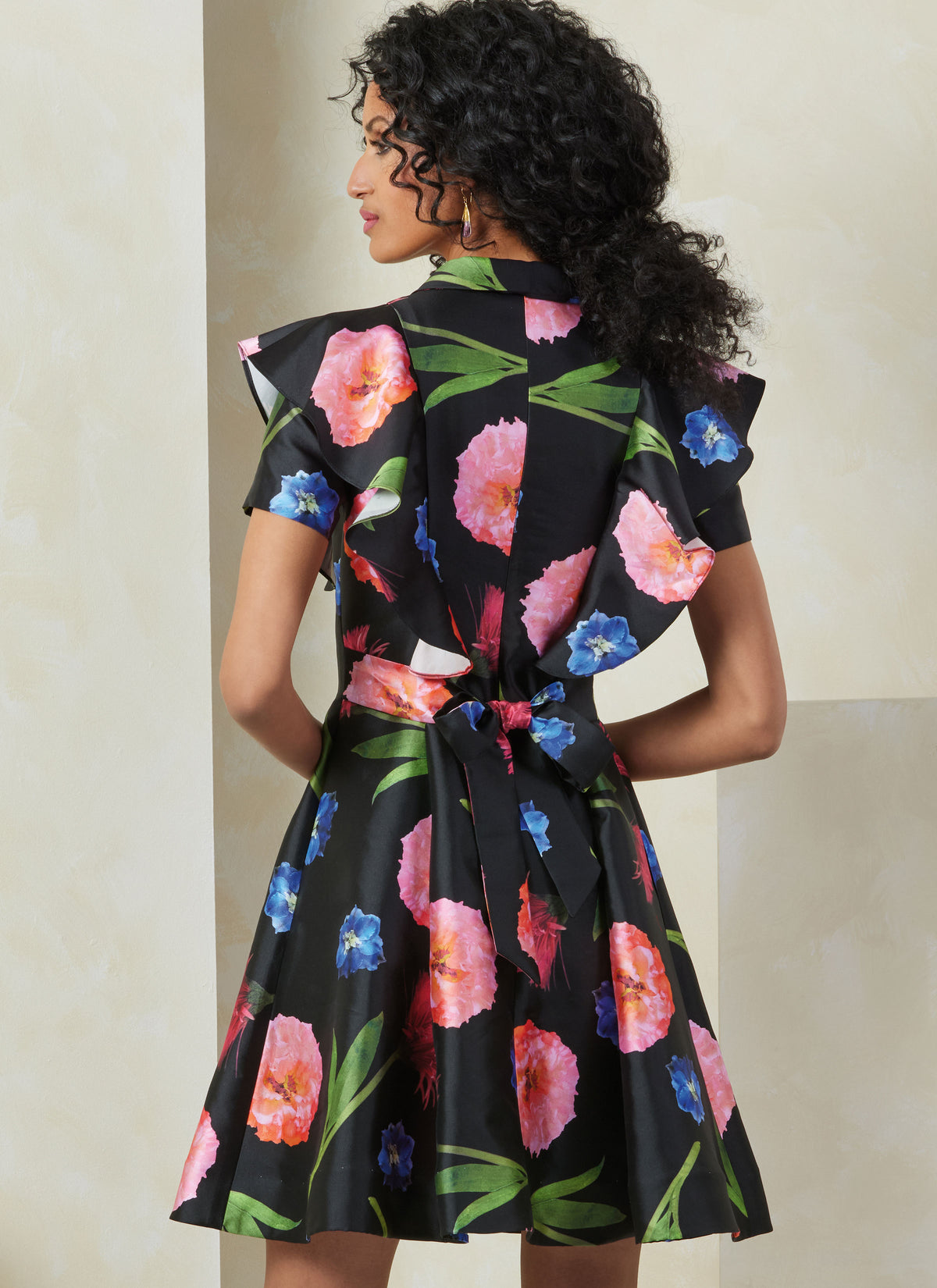 Vogue Patterns V2087 pattern envelope showing the occasion dress designs