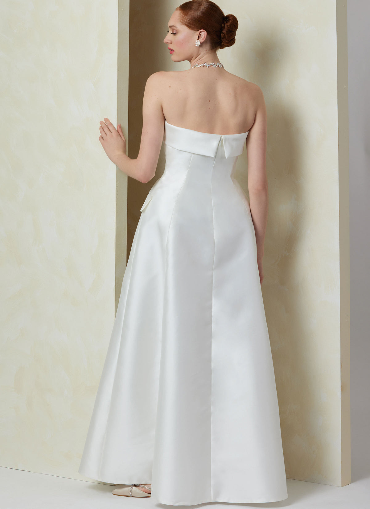 Vogue Patterns V2089 pattern envelope showing the occasion dress designs