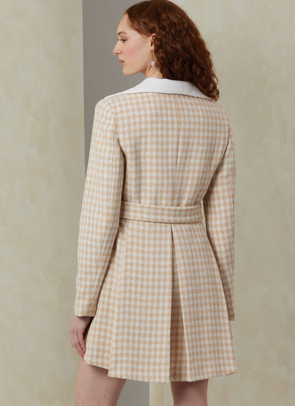 Vogue Patterns V2092 pattern envelope showing the coat designs