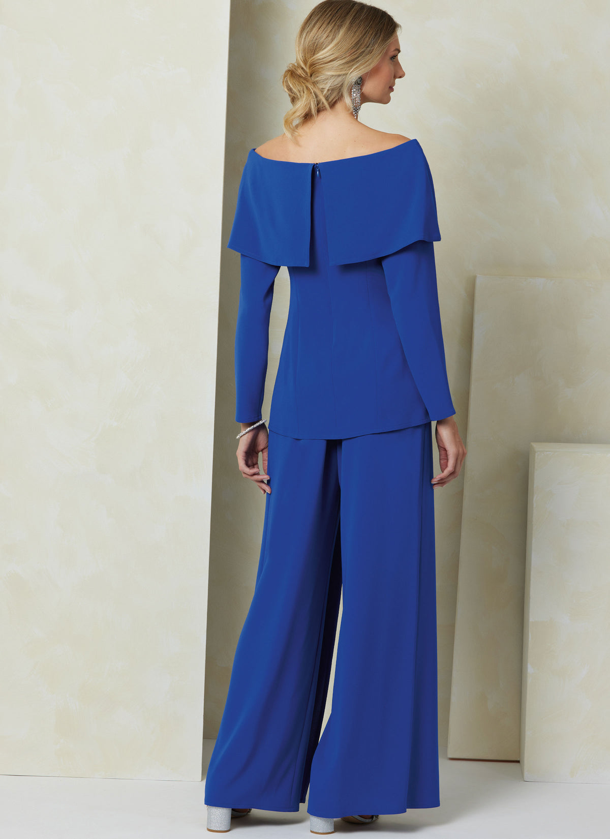 Vogue Patterns V2098 envelope showing the off-the-shoulder top designs