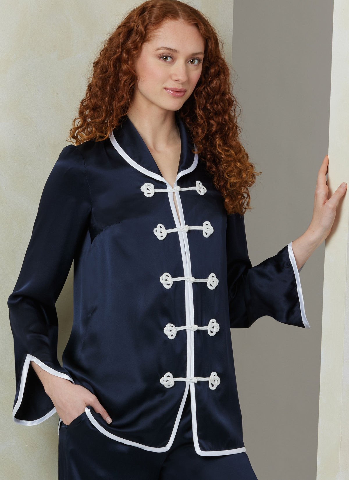 Vogue Patterns V2099 envelope showing the sleepwear top designs
