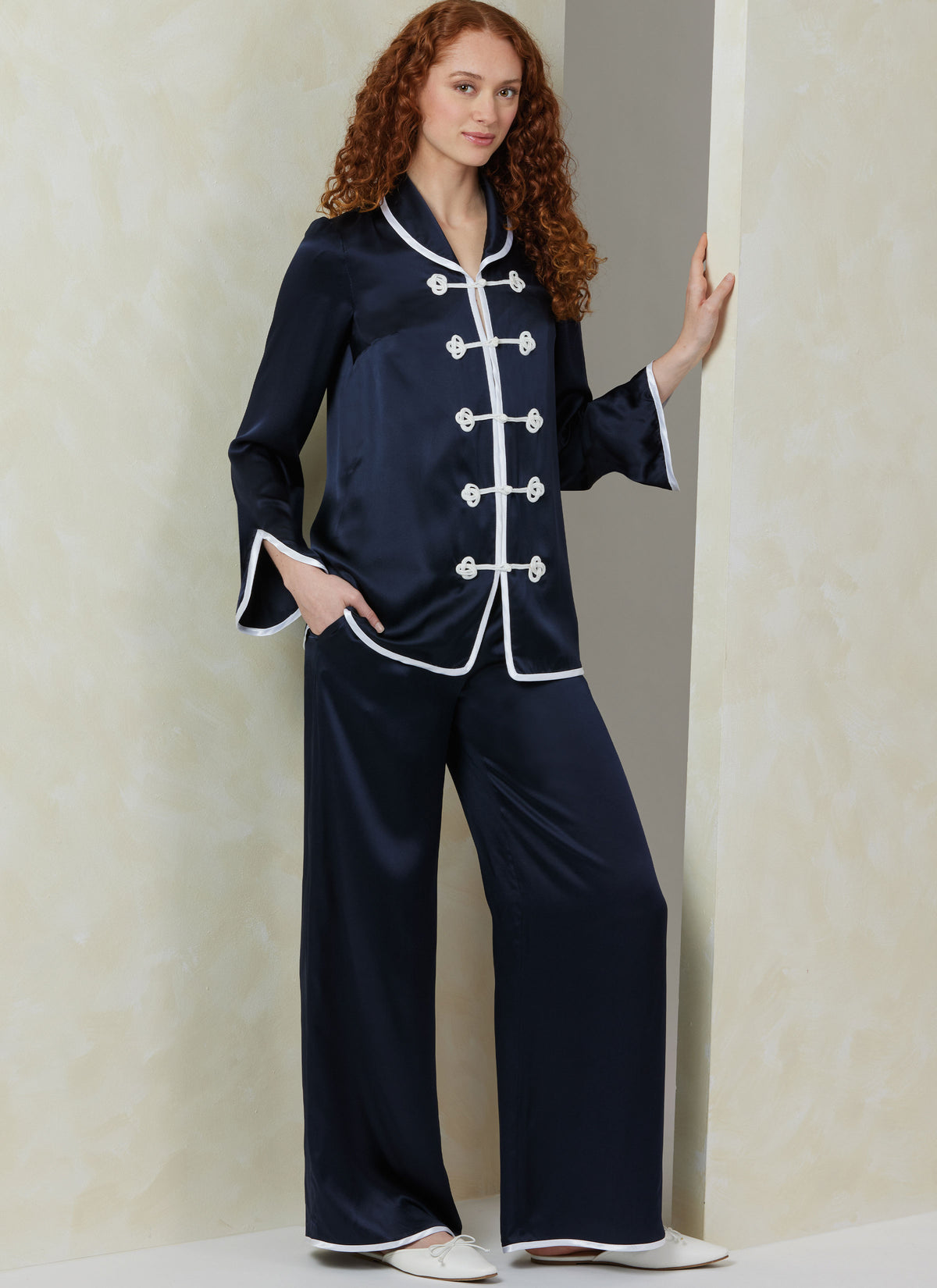 Vogue Patterns V2099 envelope showing the sleepwear top designs