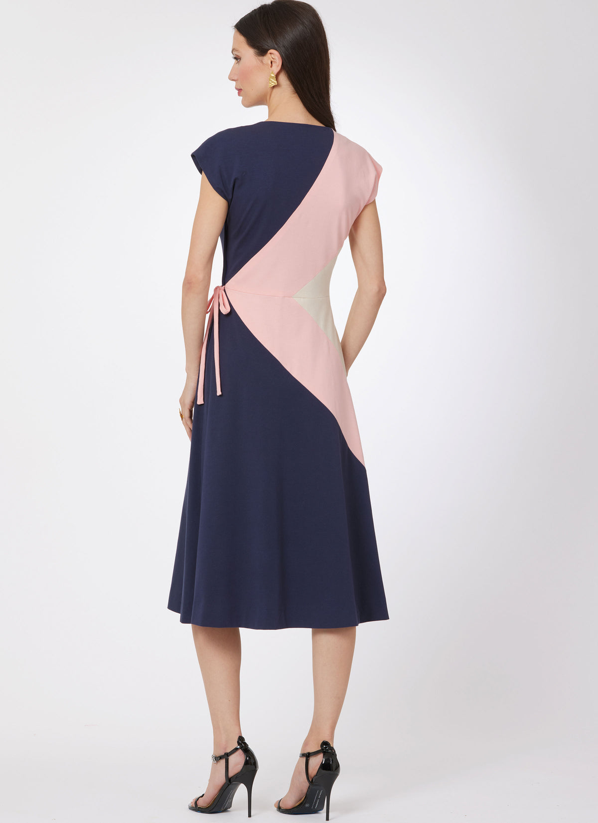 Vogue Patterns V2100 envelope showing the vintage 1980s diane von furstenberg dress designs