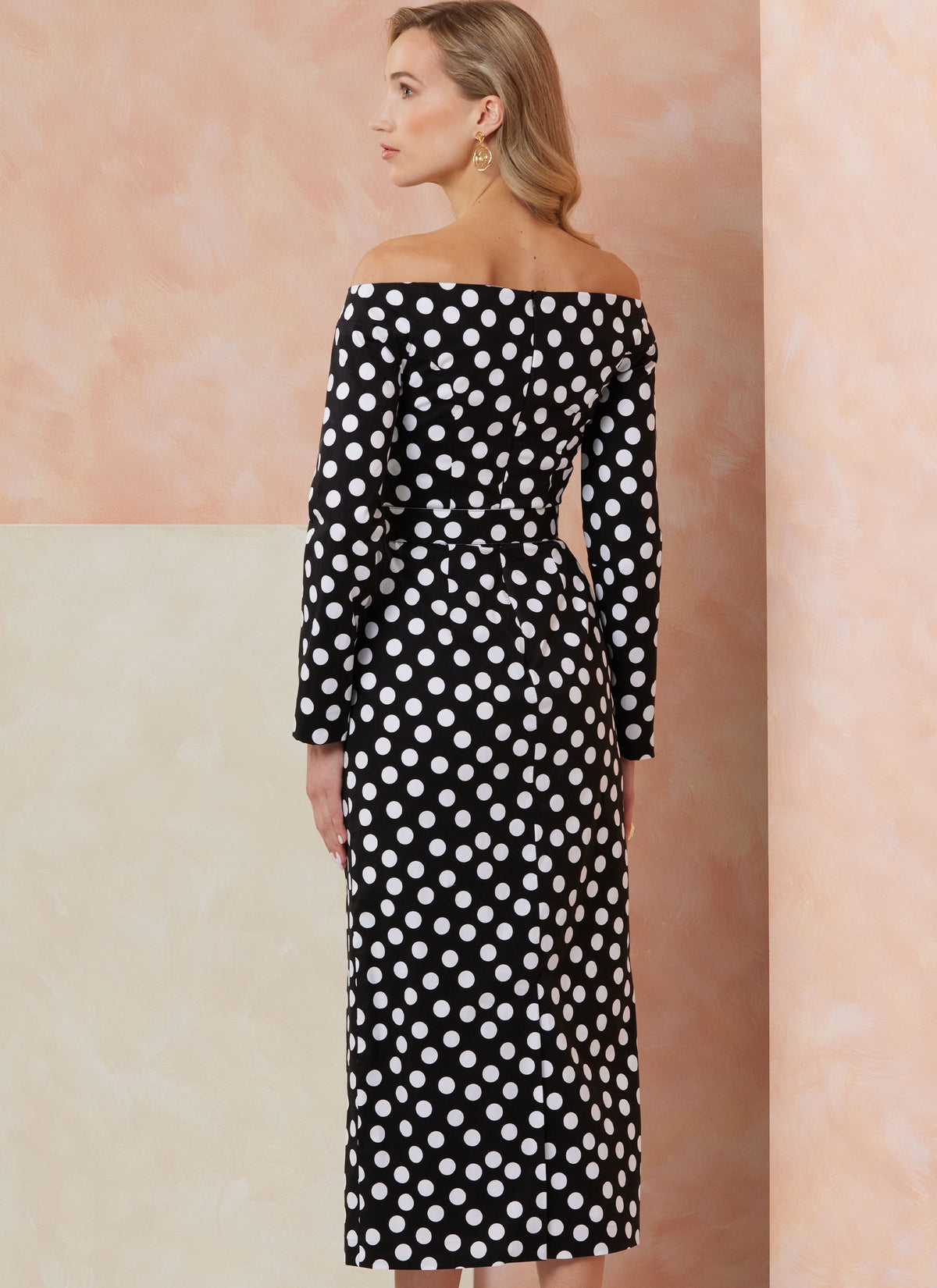 Vogue Patterns V2105 envelope showing the off-the-shoulder sheath dress designs
