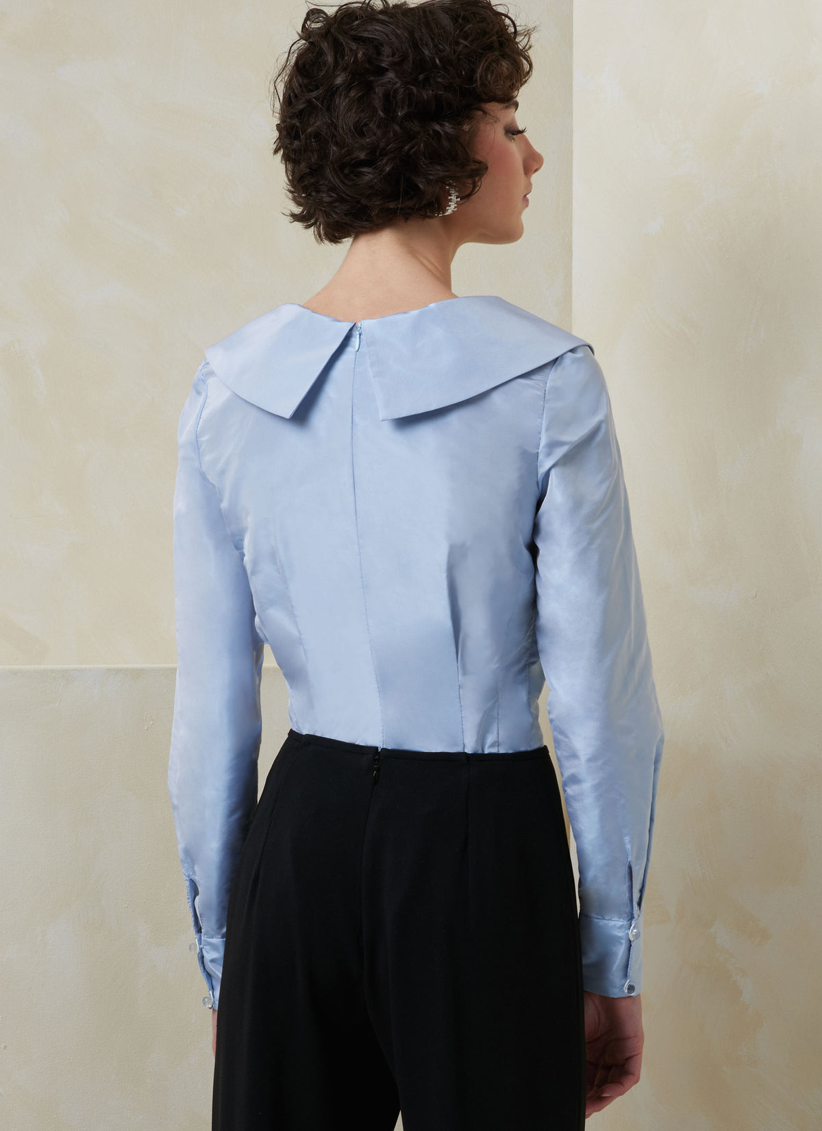 Vogue Patterns V2113 envelope showing the fitted v-neck top designs