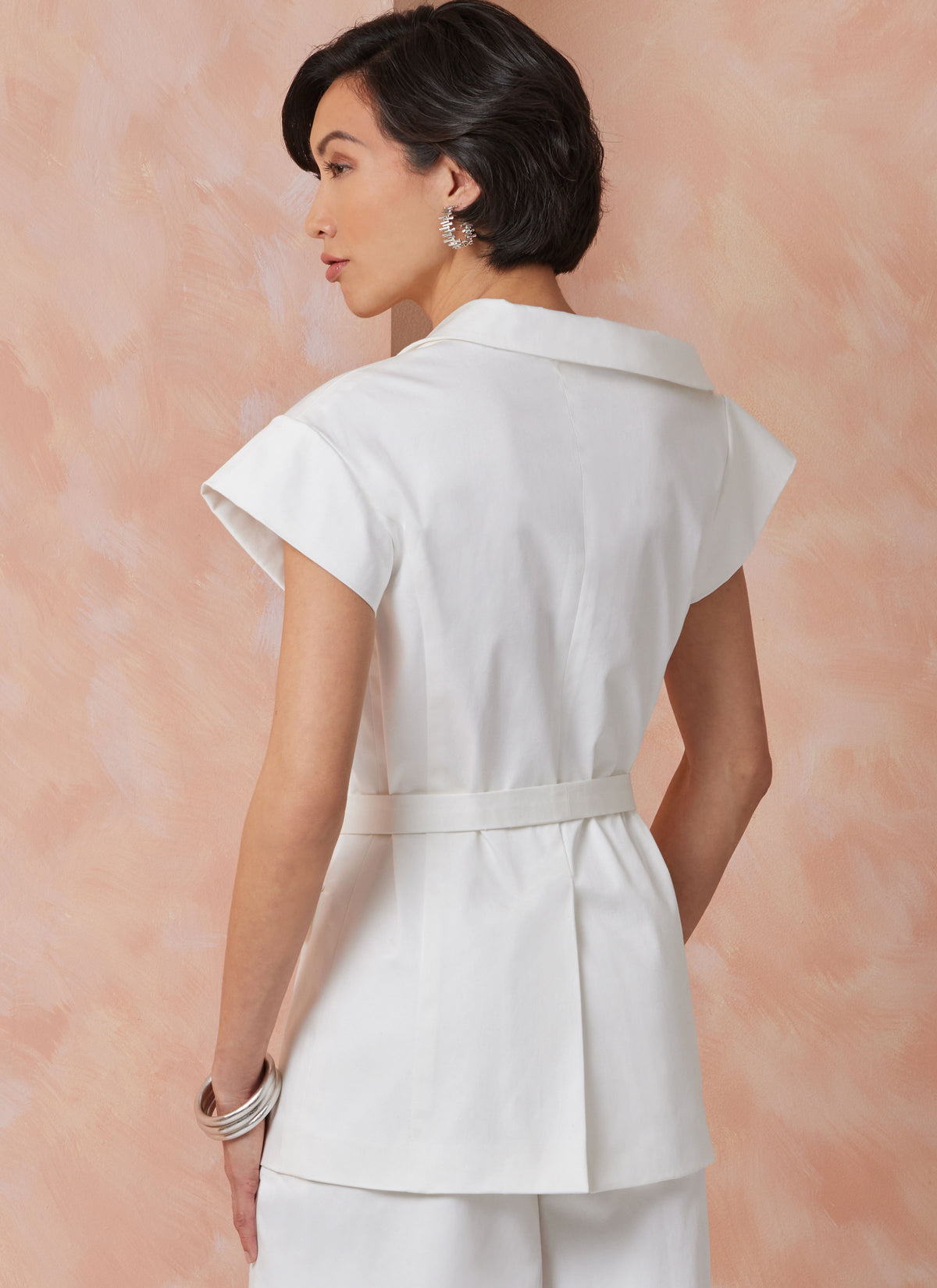 Vogue Patterns V2117 envelope showing the unlined jacket designs